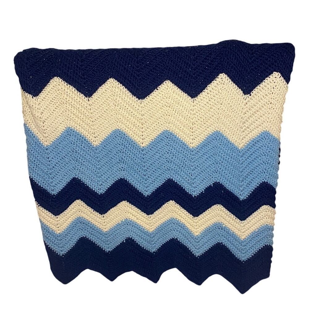 VINTAGE 60s 70s Chevron Blue White Winter Afghan Blanket XL